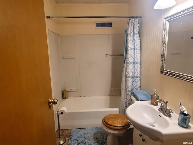 $69,400 | 210 South White Street, Macomb, IL 61455