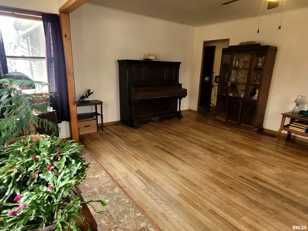 $69,400 | 210 South White Street, Macomb, IL 61455