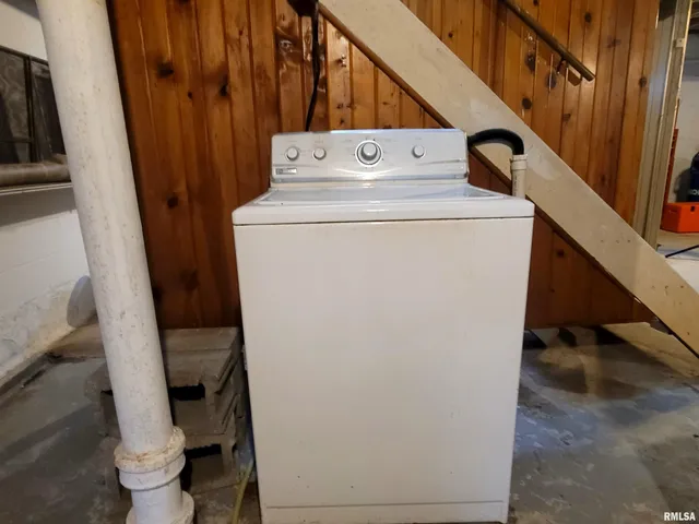 $69,400 | 210 South White Street, Macomb, IL 61455