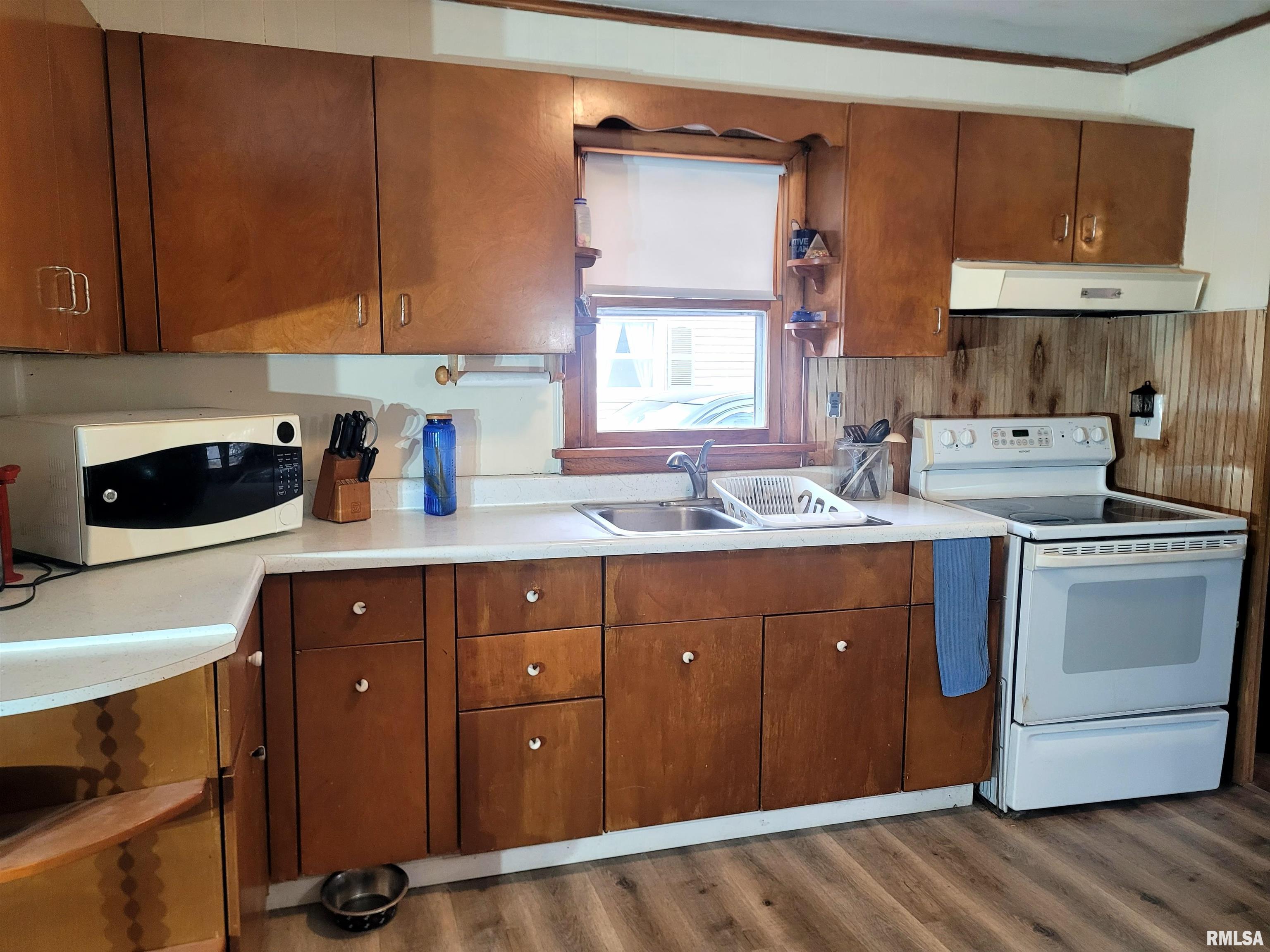 210 South White Street Macomb, IL 61455 - Photo 5 of 29