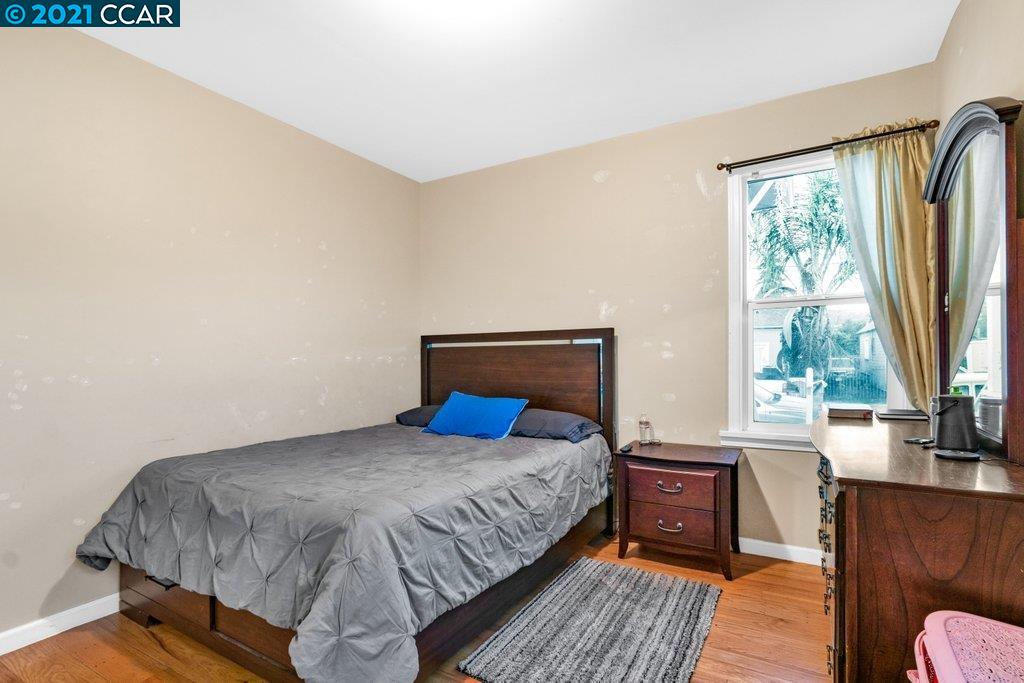 Herbert Guice Way Oakland, CA 94621 - Photo 39 of 40 a bedroom with a large bed and a large window
