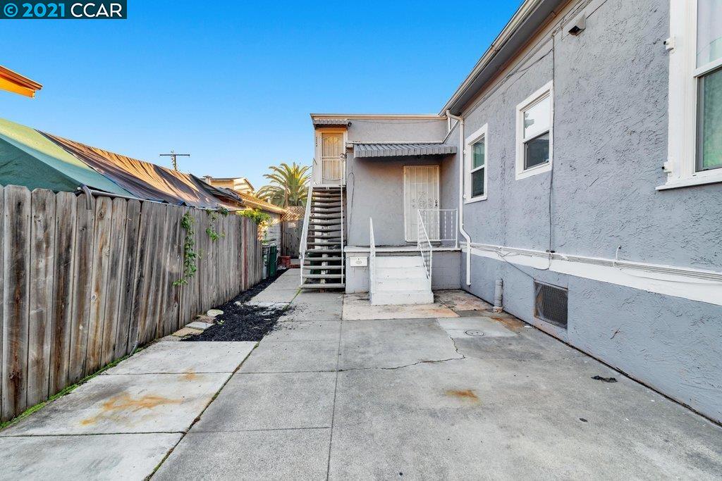 Herbert Guice Way Oakland, CA 94621 - Photo 40 of 40 a view of a back yard of the house