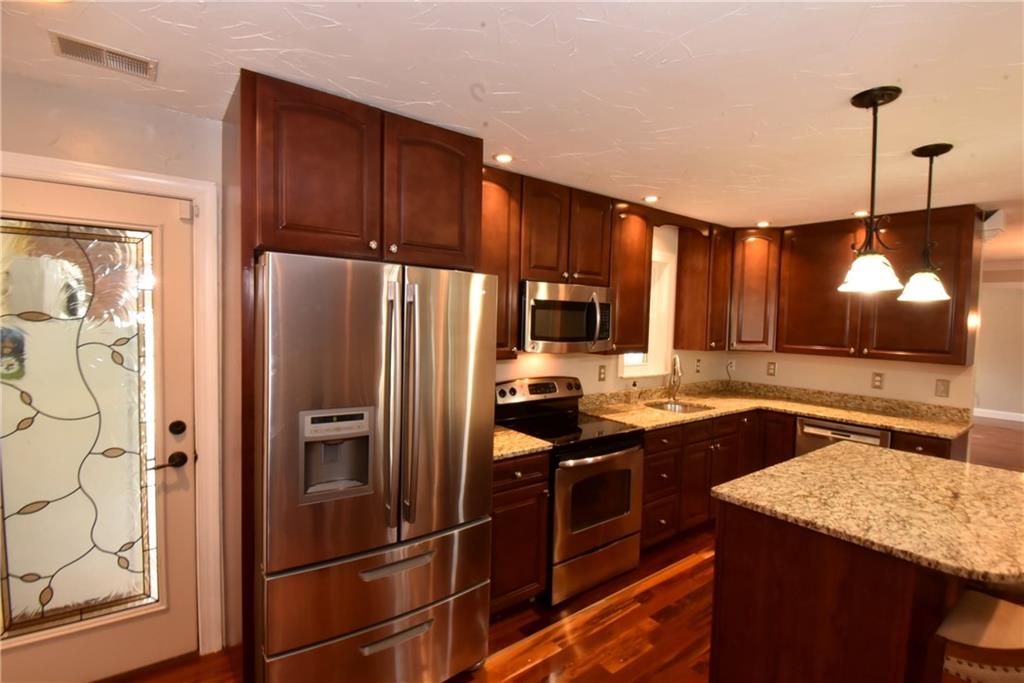 558 Country Club Road Washington, PA 15301 - Photo 5 of 25 Gallery Image 5