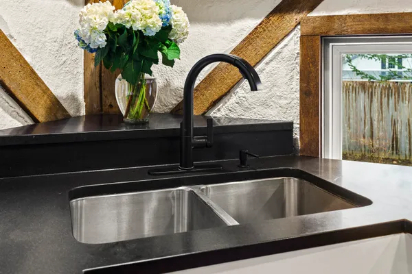 $1,375,000 | 9 Conifer Ridge, Cumberland, ME 04110