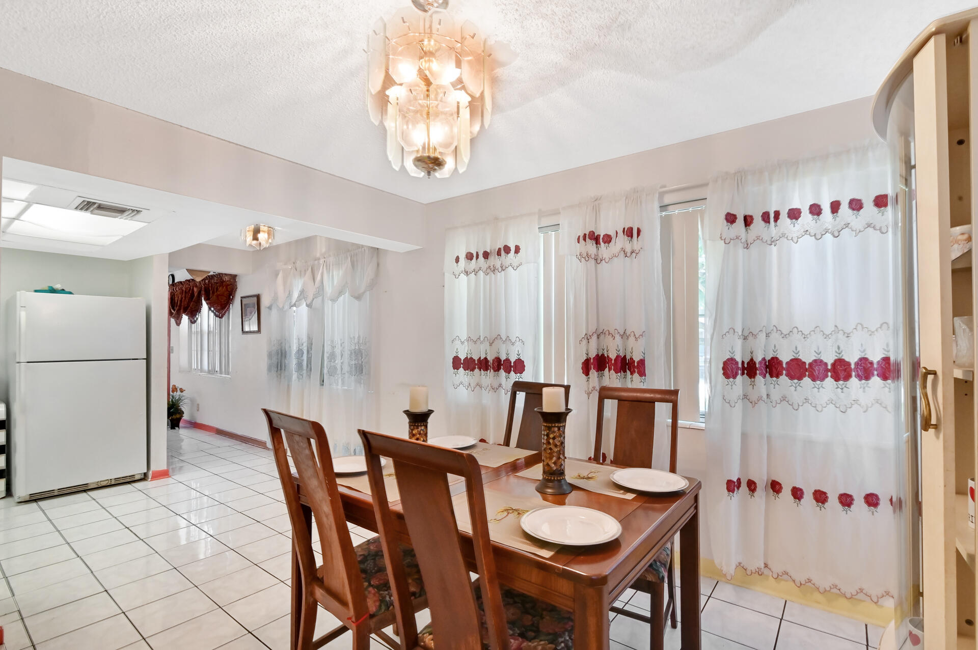 5721 Orange Road Royal Palm Estates, FL 33413 - Photo 9 of 19 09_Dining room 01