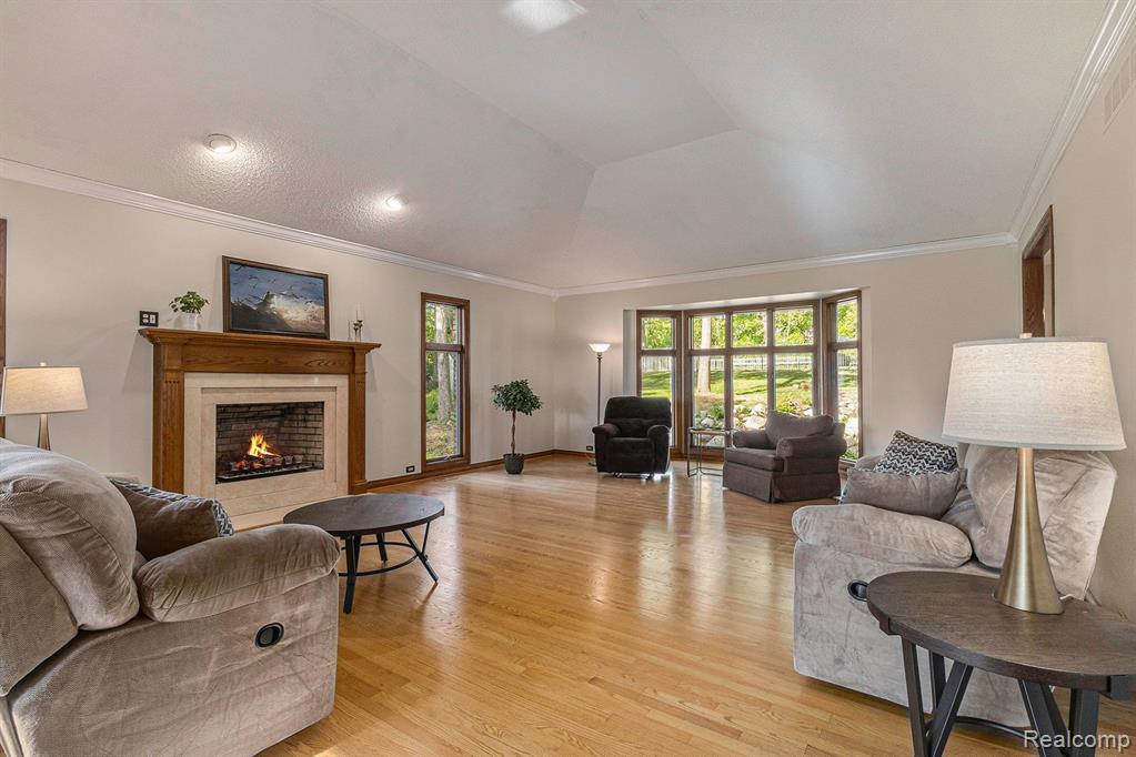 8065 Woodview Road Clarkston, MI 48348 - Photo 6 of 57