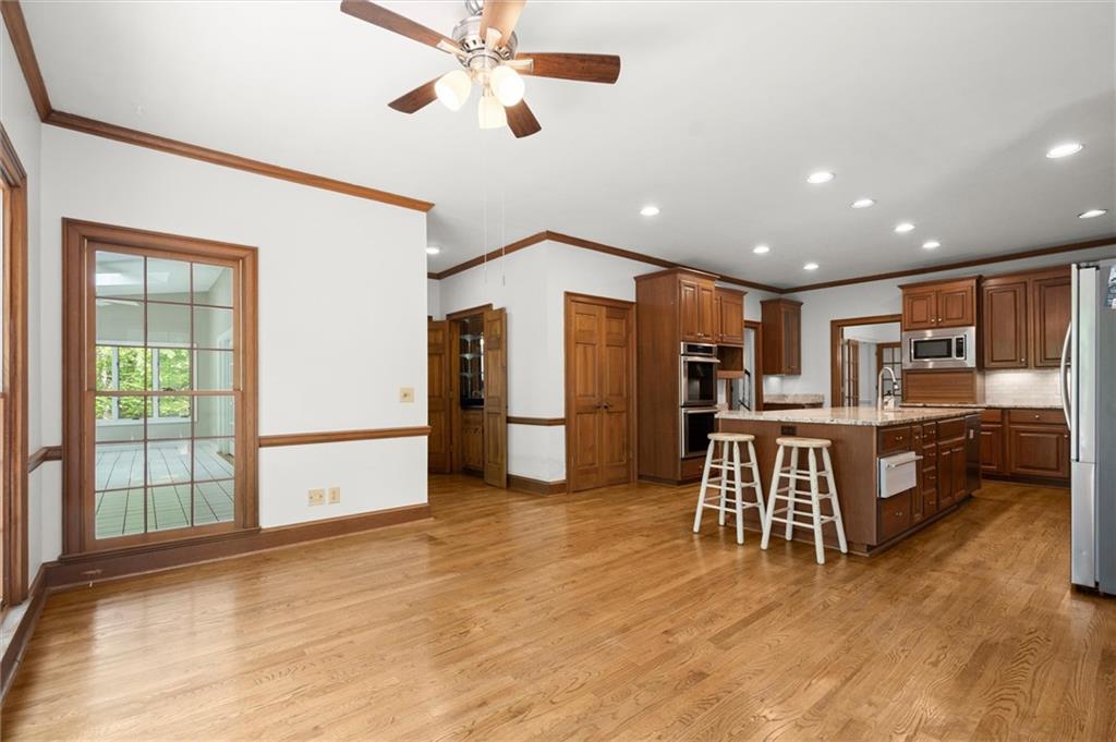 9335 Huntcliff Trace Atlanta, GA 30350 - Photo 38 of 113