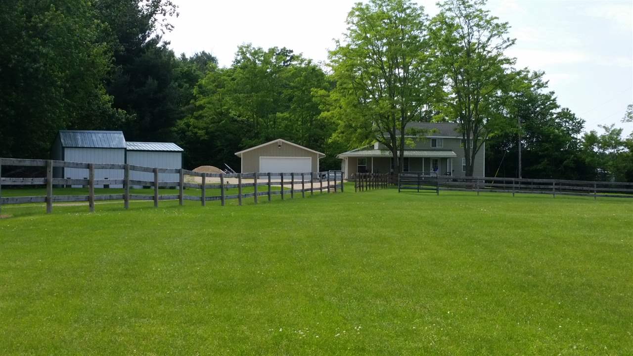 16844 Wheeler Road Durand, IL 61024 - Photo 2 of 22 a front view of a house with garden