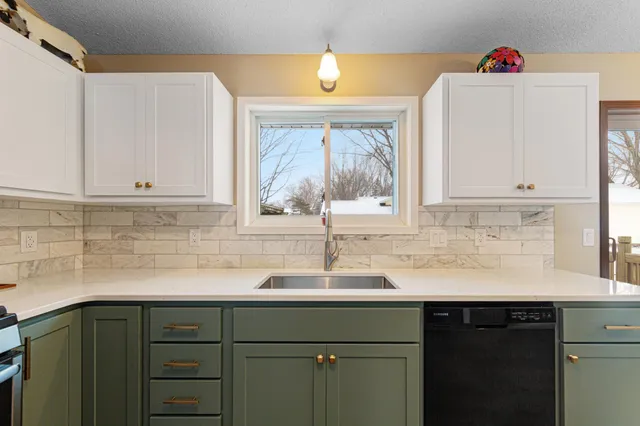 $327,500 | 225 19th Street Northeast, Owatonna, MN 55060