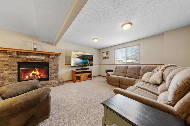 $327,500 | 225 19th Street Northeast, Owatonna, MN 55060