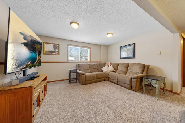 $327,500 | 225 19th Street Northeast, Owatonna, MN 55060