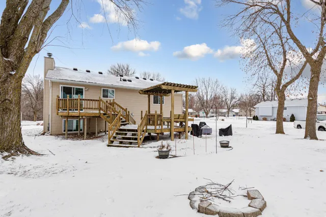 $327,500 | 225 19th Street Northeast, Owatonna, MN 55060