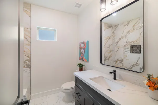 $499,999 | 290 Apple Valley Drive, Panorama Village, TX 77304