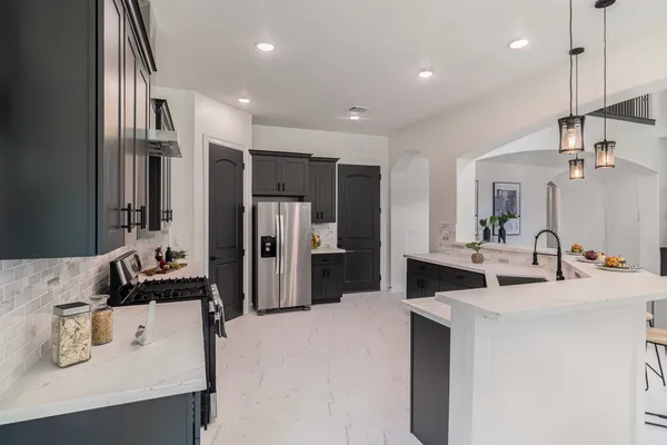 $499,999 | 290 Apple Valley Drive, Panorama Village, TX 77304