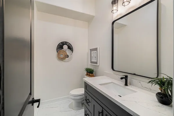 $499,999 | 290 Apple Valley Drive, Panorama Village, TX 77304