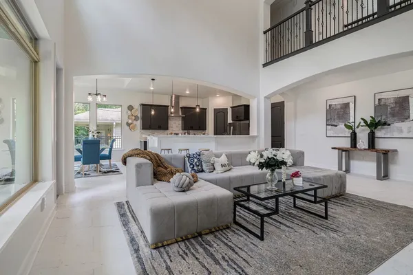 a view of livingroom with furniture