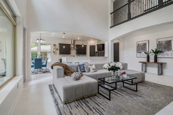 $499,999 | 290 Apple Valley Drive, Panorama Village, TX 77304