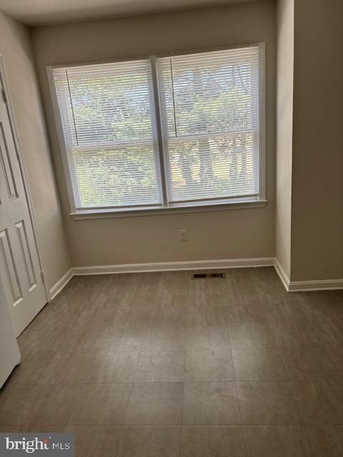 3719 Roxbury Lane Alexandria, VA 22309 - Photo 8 of 16 an empty room with a window