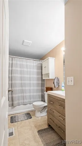 $235,000 | 6558 Royal Parkway South, Lockport Town, NY 14094