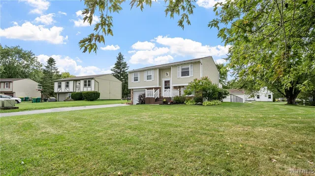 $235,000 | 6558 Royal Parkway South, Lockport Town, NY 14094