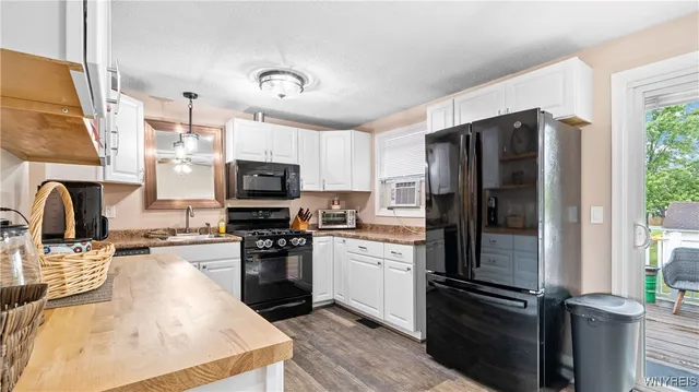 $235,000 | 6558 Royal Parkway South, Lockport Town, NY 14094