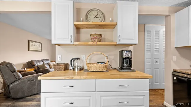 $235,000 | 6558 Royal Parkway South, Lockport Town, NY 14094