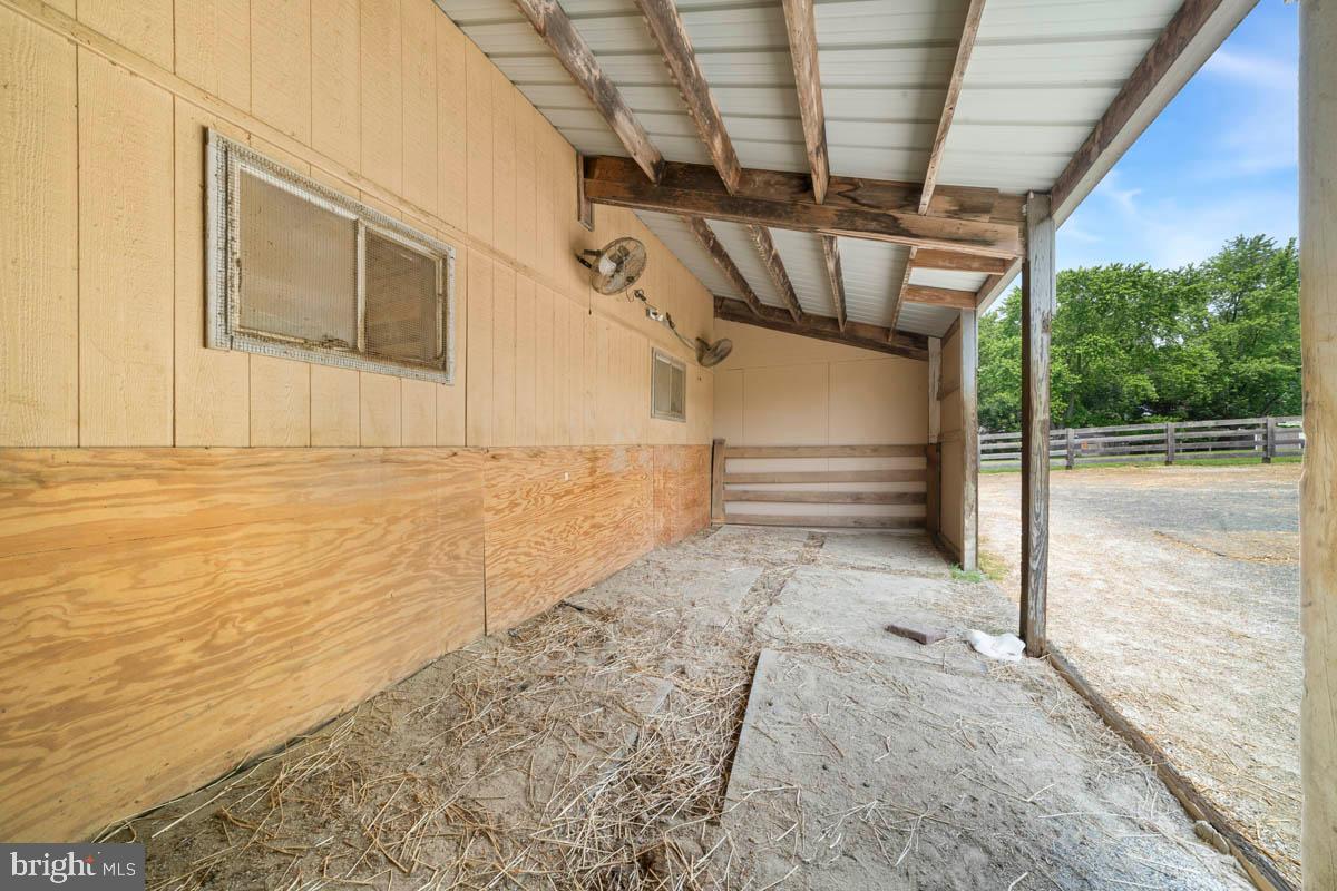 1392 Wakefield Valley Road New Windsor, MD 21776 - Photo 30 of 144 Run-in shed
