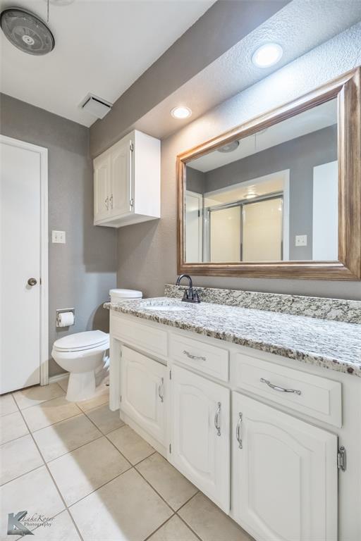 42 Riviera Circle Abilene, TX 79606 - Photo 21 of 39 a bathroom with a granite countertop toilet sink and mirror