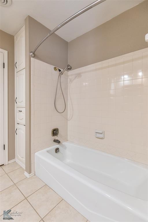 42 Riviera Circle Abilene, TX 79606 - Photo 26 of 39 a bathroom with a bathtub and shower
