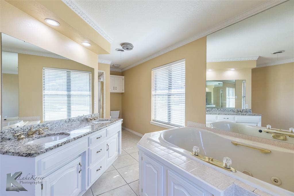 42 Riviera Circle Abilene, TX 79606 - Photo 28 of 39 a bathroom with a granite countertop sink and a bathtub