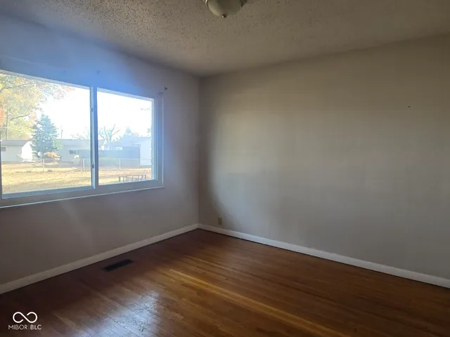 $110,000 | 700 East Mary Lane, Terre Haute, IN 47802