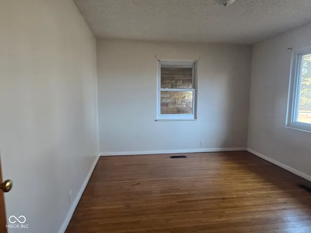 $110,000 | 700 East Mary Lane, Terre Haute, IN 47802