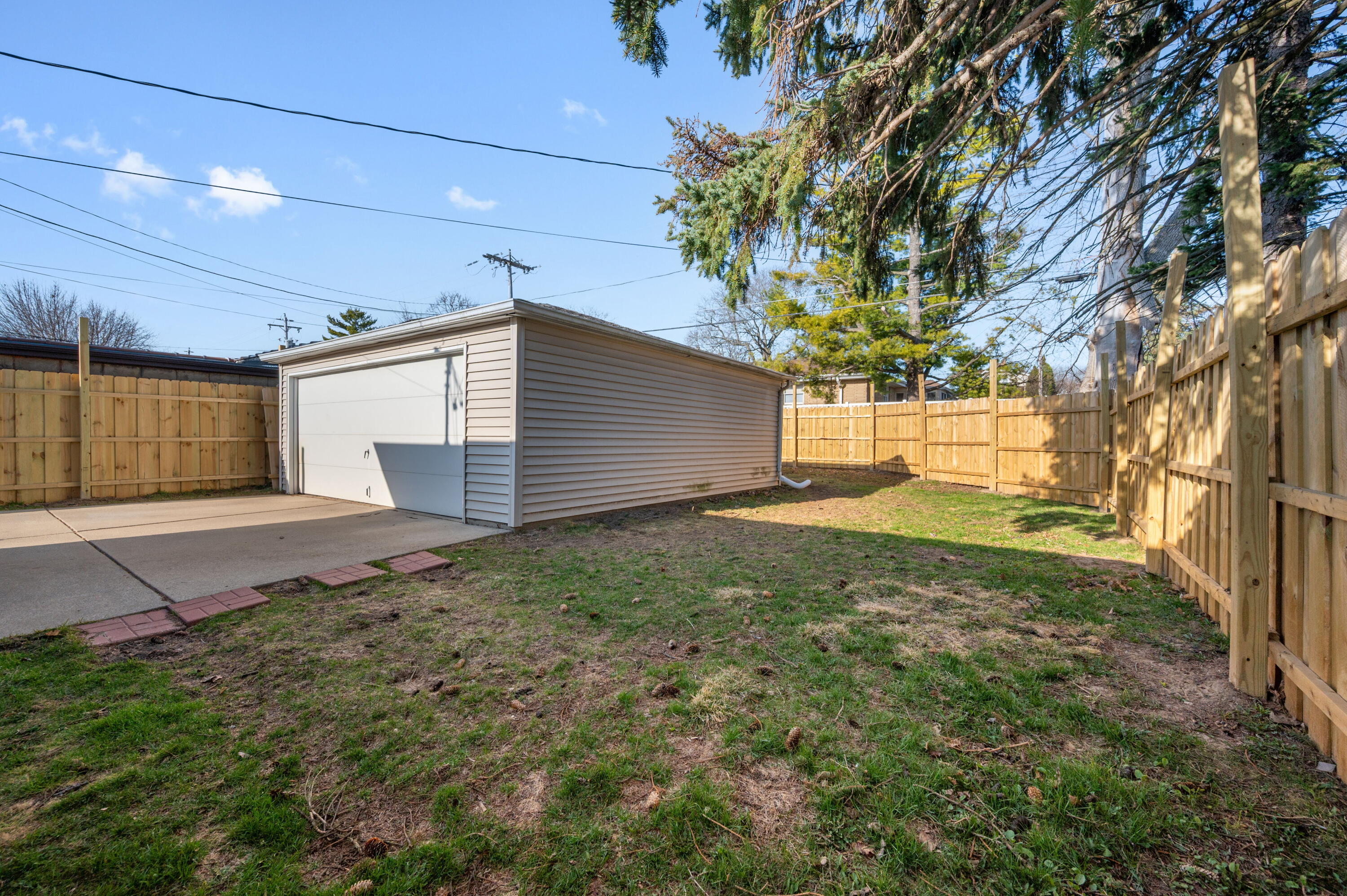 2571 South 68th Street Milwaukee, WI 53219 - Photo 26 of 32 Garage