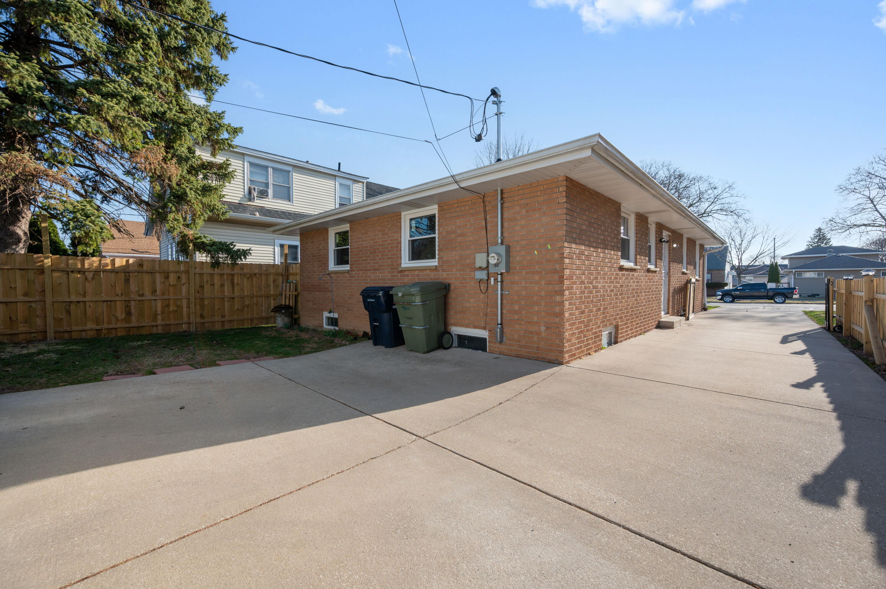 2571 South 68th Street Milwaukee, WI 53219 - Photo 28 of 32 Paito and Driveway