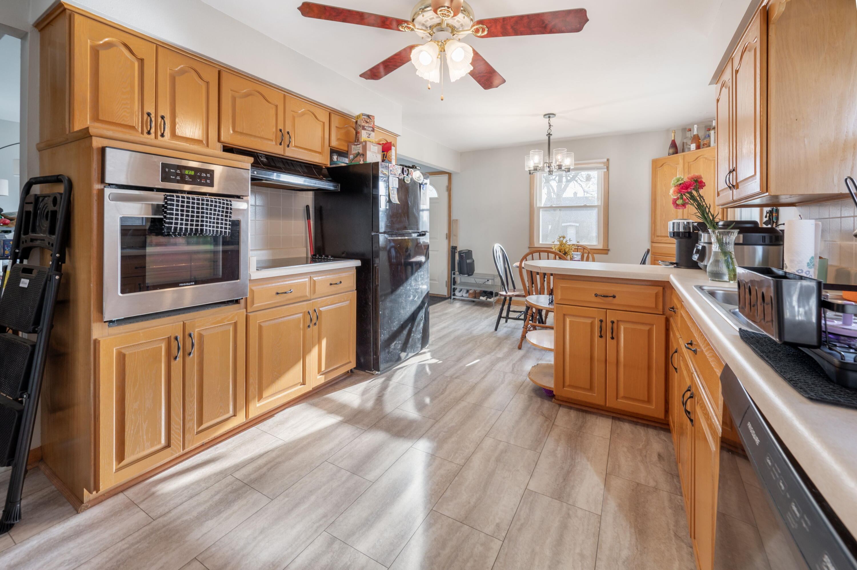 2571 South 68th Street Milwaukee, WI 53219 - Photo 7 of 32 Kitchen w Dining