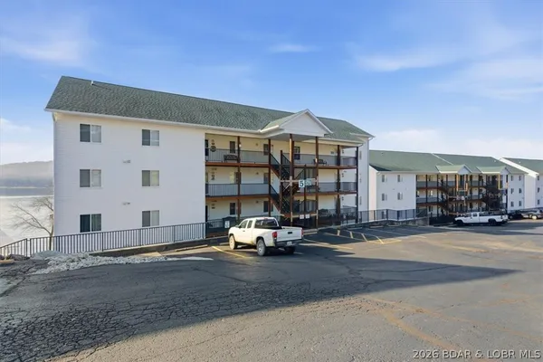 $199,900 | 575 Park Pl Drive, Unit 2B, Kaiser, MO 65047