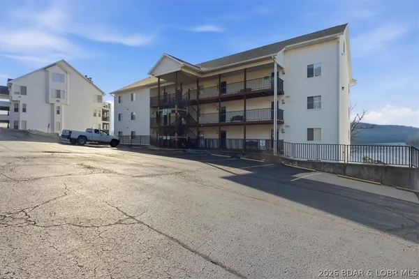 $199,900 | 575 Park Pl Drive, Unit 2B, Kaiser, MO 65047