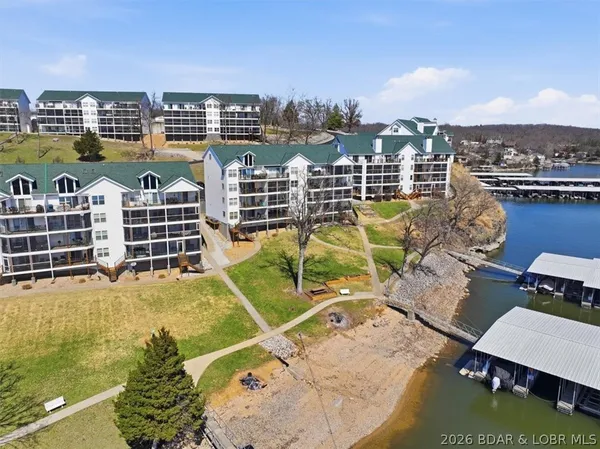 $199,900 | 575 Park Pl Drive, Unit 2B, Kaiser, MO 65047