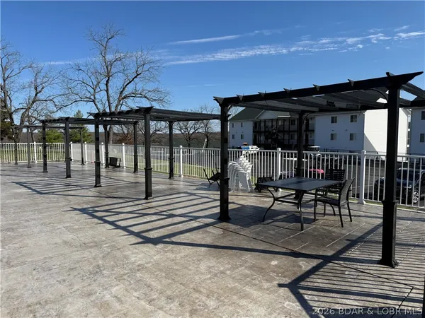 $199,900 | 575 Park Pl Drive, Unit 2B, Kaiser, MO 65047