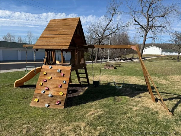 $199,900 | 575 Park Pl Drive, Unit 2B, Kaiser, MO 65047