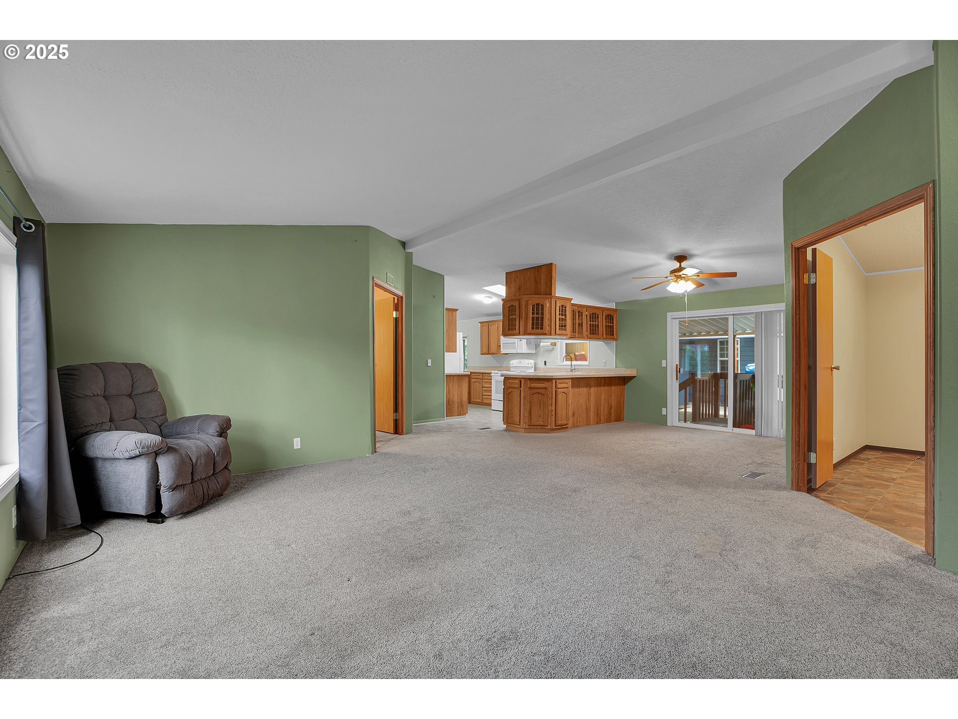 51459 Westlake Drive, Unit 102 Scappoose, OR 97056 - Photo 12 of 40 a workspace with furniture and window