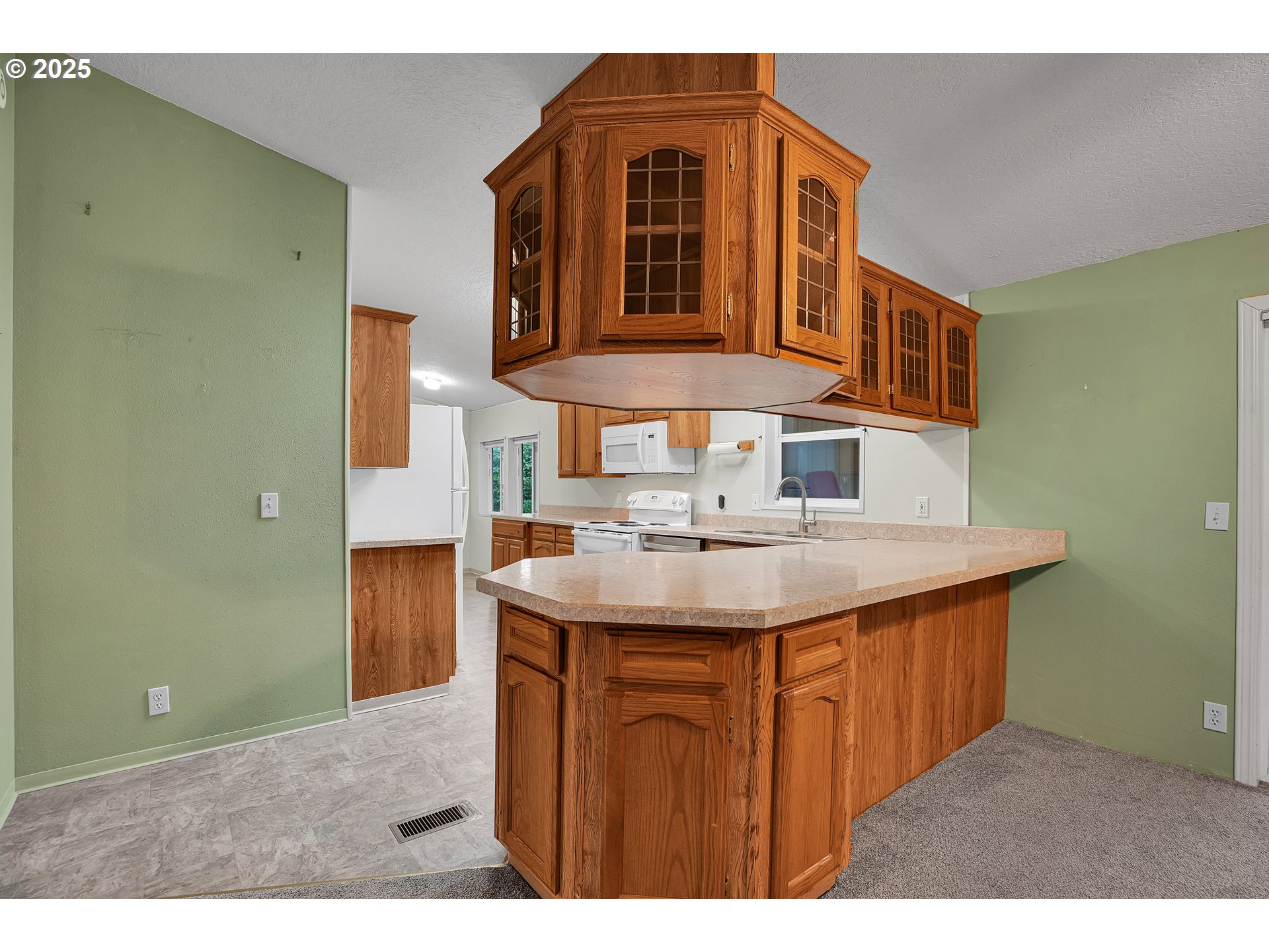 51459 Westlake Drive, Unit 102 Scappoose, OR 97056 - Photo 19 of 40 a bathroom with a sink a mirror and shower
