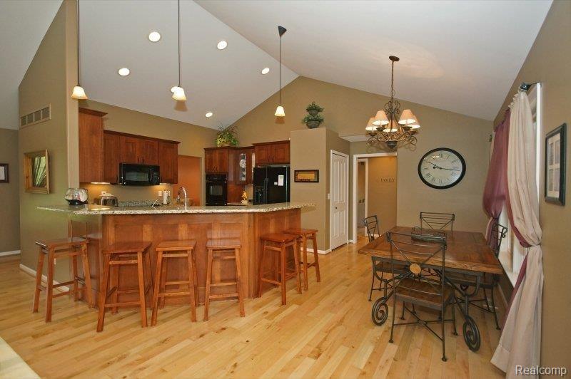 9382 Spencer Road South Lyon, MI 48178 - Photo 14 of 23 DSC08602.JPG