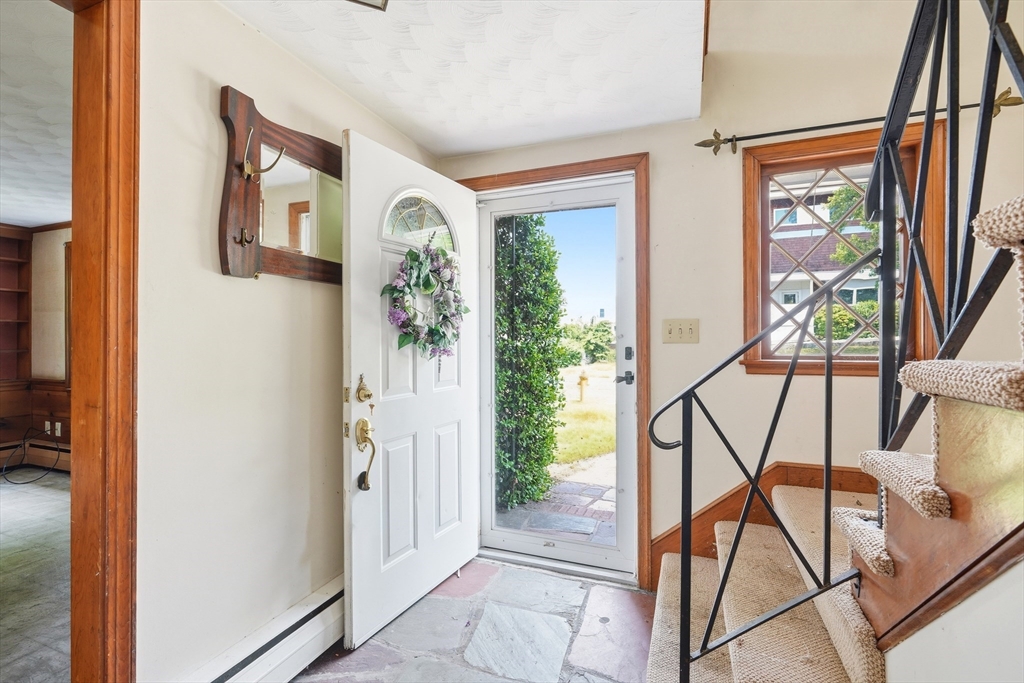 18 Livesey Road Quincy, MA 02171 - Photo 4 of 27