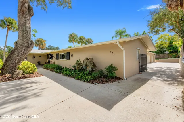 $624,900 | 121 South Twin Lakes Road, Cocoa, FL 32926