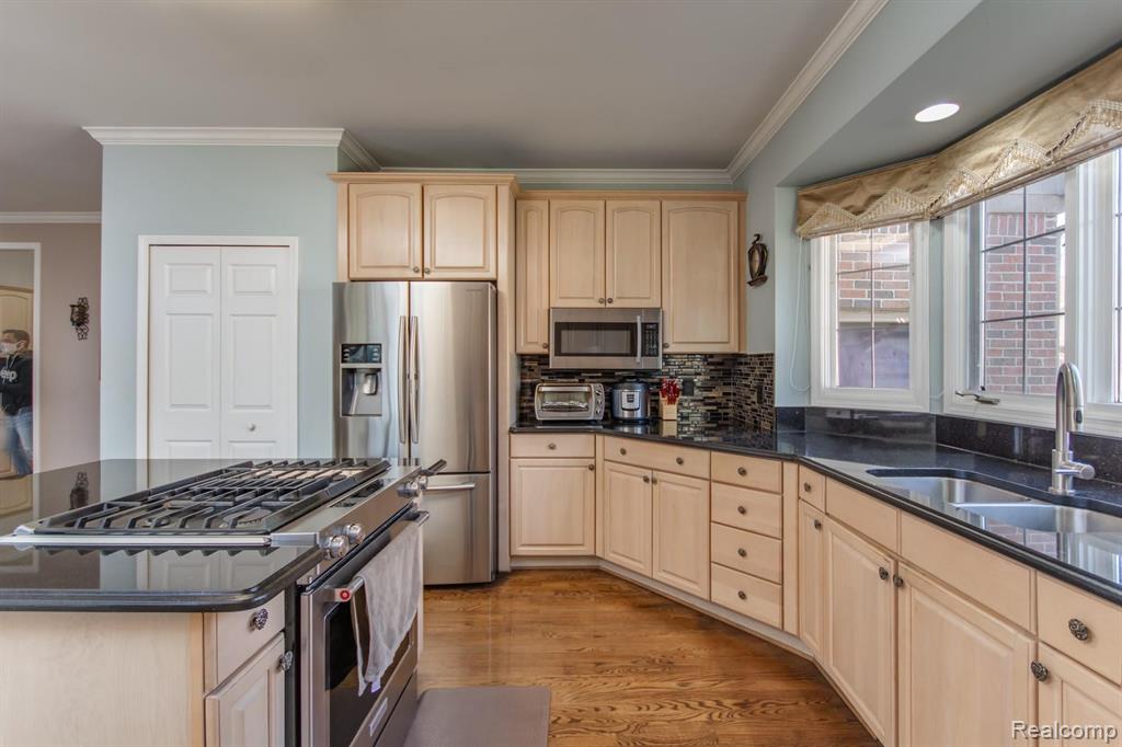 2074 Mapleridge Road Rochester Hills, MI 48309 - Photo 13 of 48