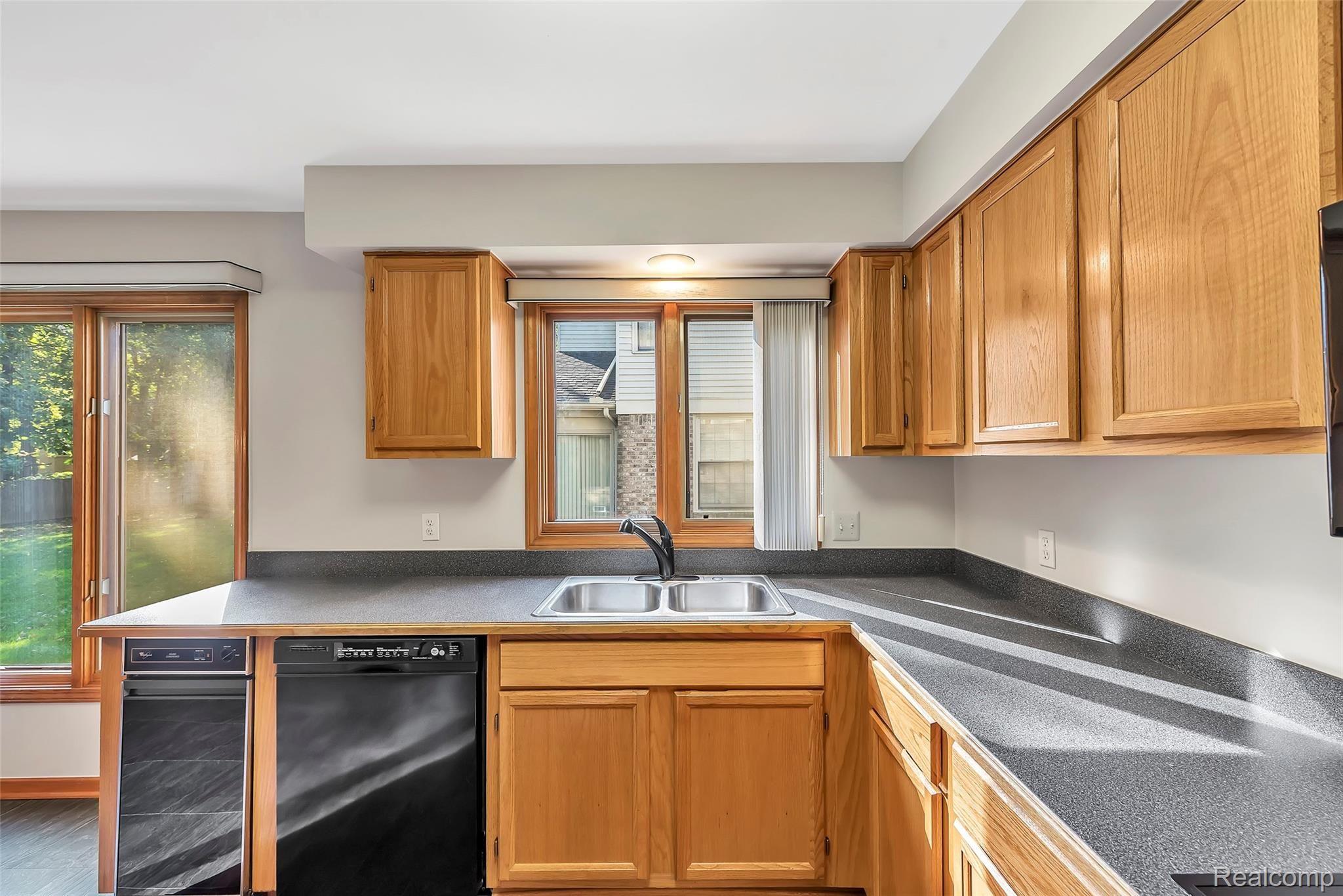 44767 Glengarry Road Canton, MI 48188 - Photo 14 of 34 14.jpg