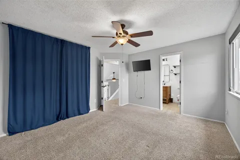 a view of empty room with a ceiling fan
