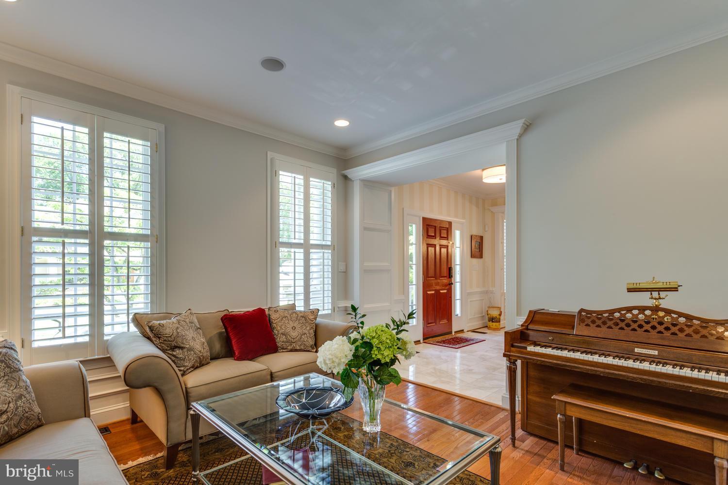 7205 Matthew Mills Road McLean, VA 22101 - Photo 4 of 30 Living Room