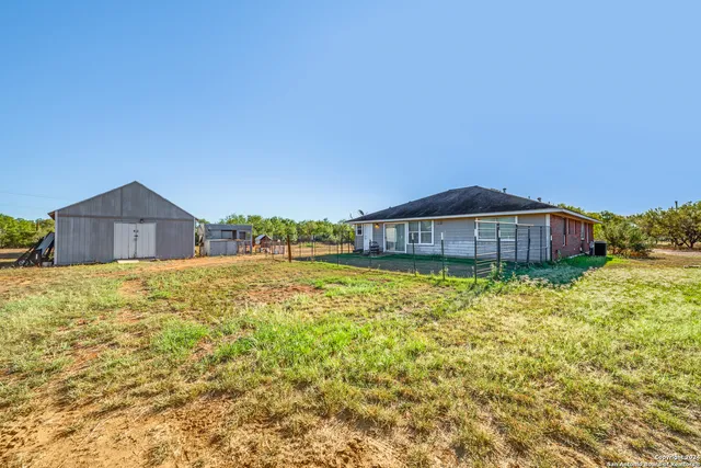 $375,000 | 8180 Fm 2146, Jourdanton, TX 78026